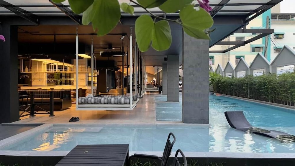 BOOK Design HOTEL -SHA Extra Plus 28/50