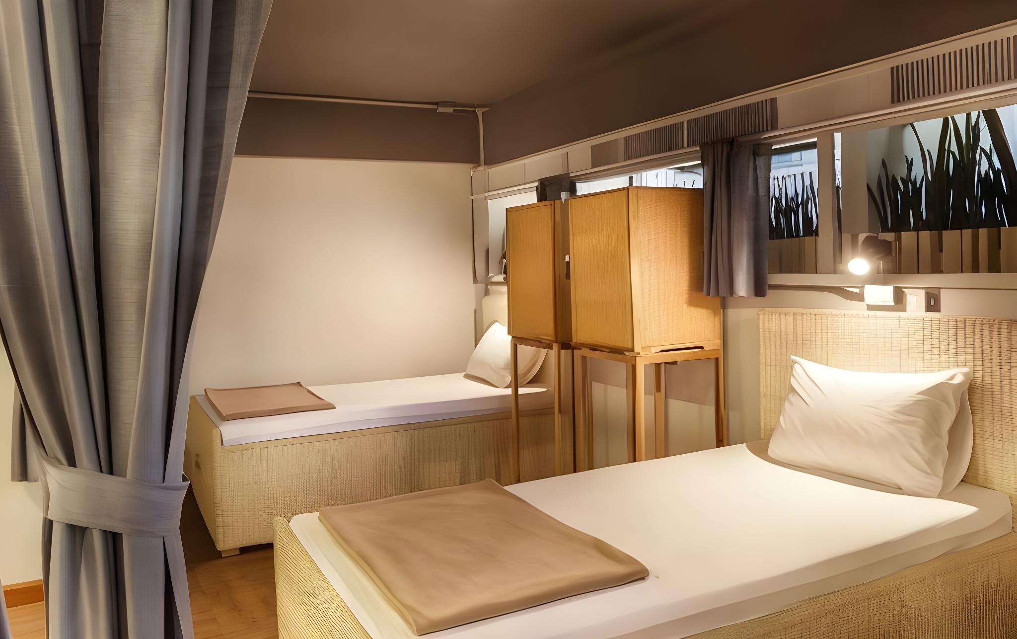 Little, Superior, Twin Beds, Shared Bathroom