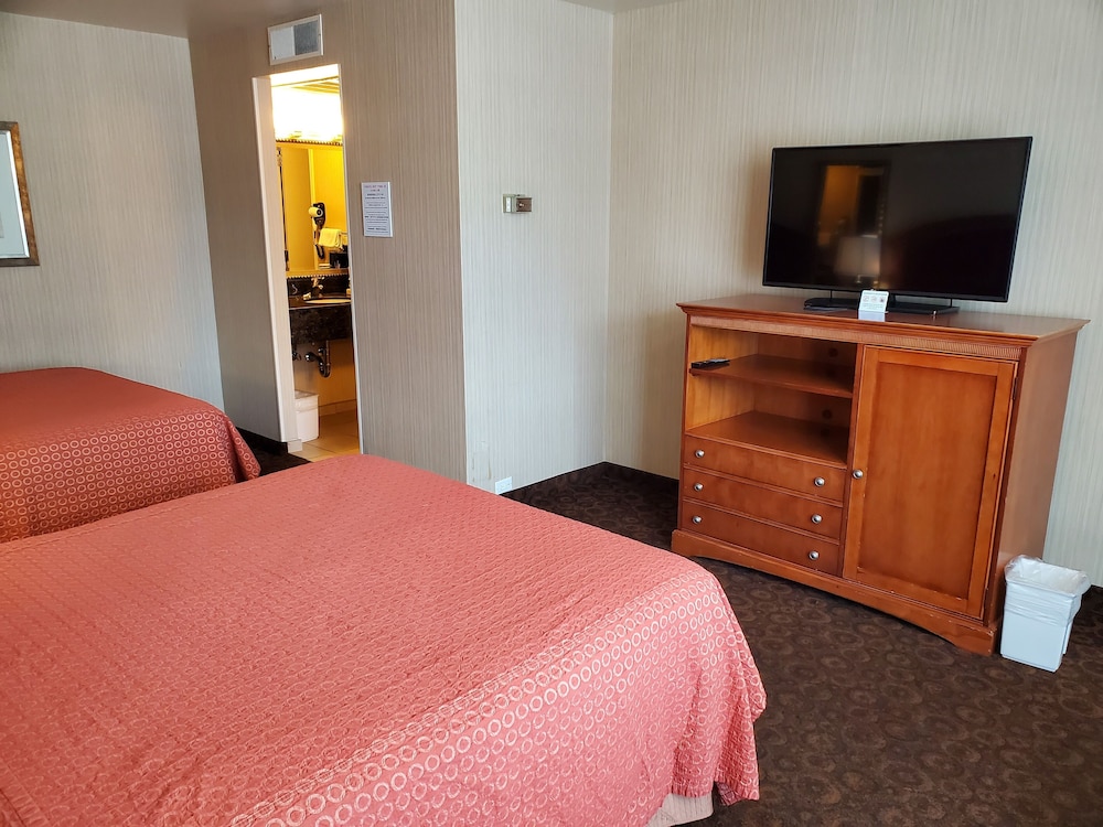 STANDARD, 2 QUEEN BEDS