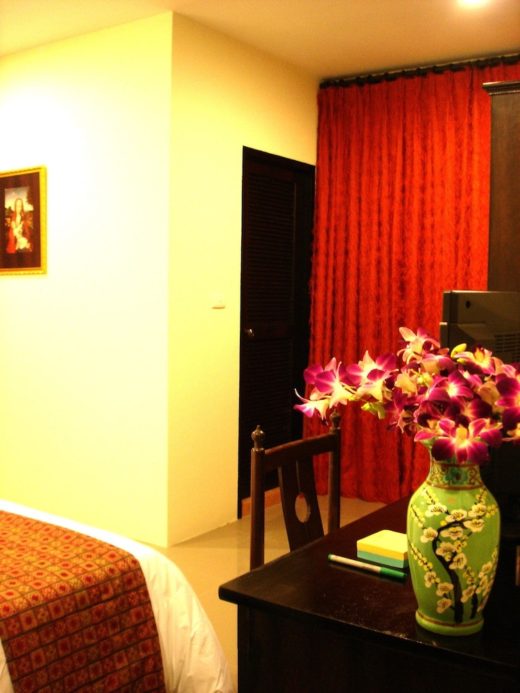 The Bang Khun Phrom Suites 24/36