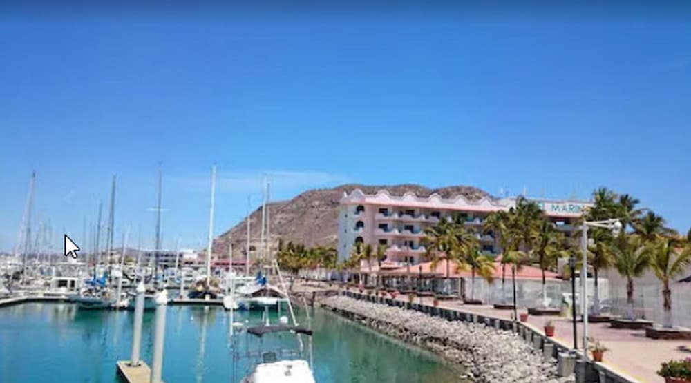 The Westmarine Waterfront Hotel 5/61