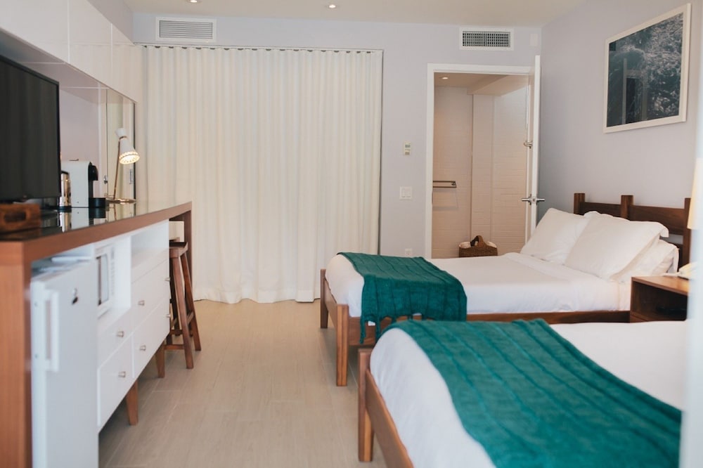 Tides Inn Hotel 11/39