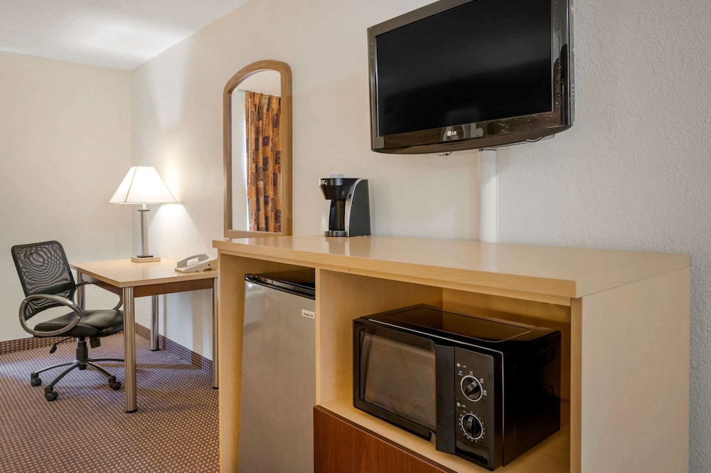 SureStay by Best Western Obetz Rickenbacker Airport 32/45