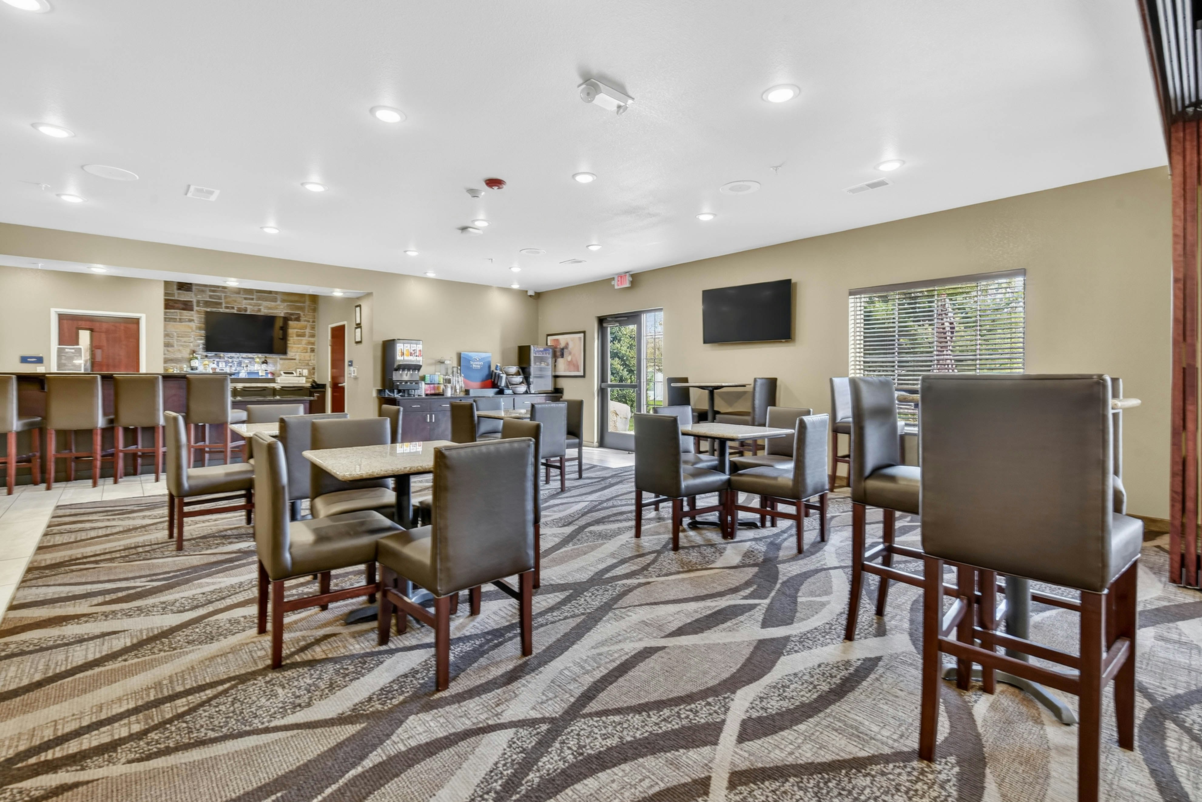 Cobblestone Hotel & Suites - Eaton, OH 31/50