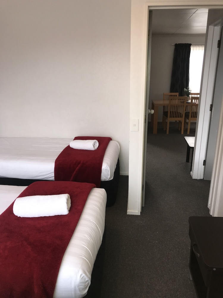 AMBER LODGE MOTEL 11/25