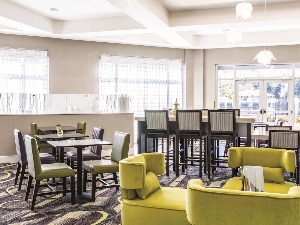 La Quinta Inn & Suites by Wyndham Alexandria Airport 25/48