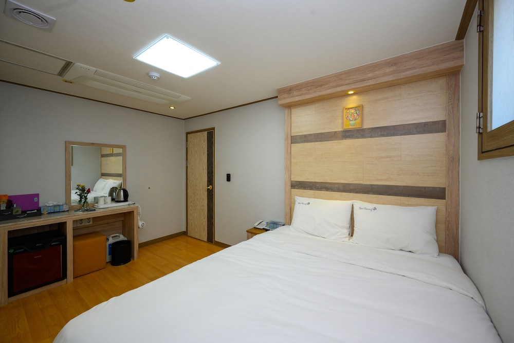 DELUXE, QUEEN BED