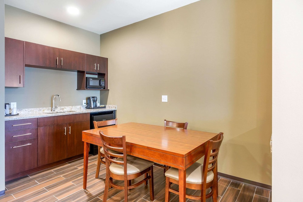 Comfort Suites Burlington Near I-5 29/37