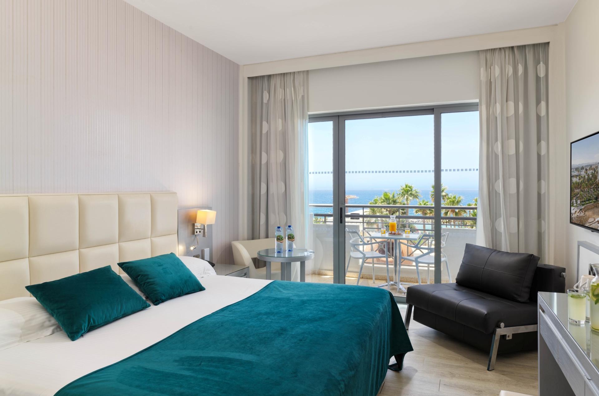 Room, Twin Beds, Pool and Sea View, Balcony