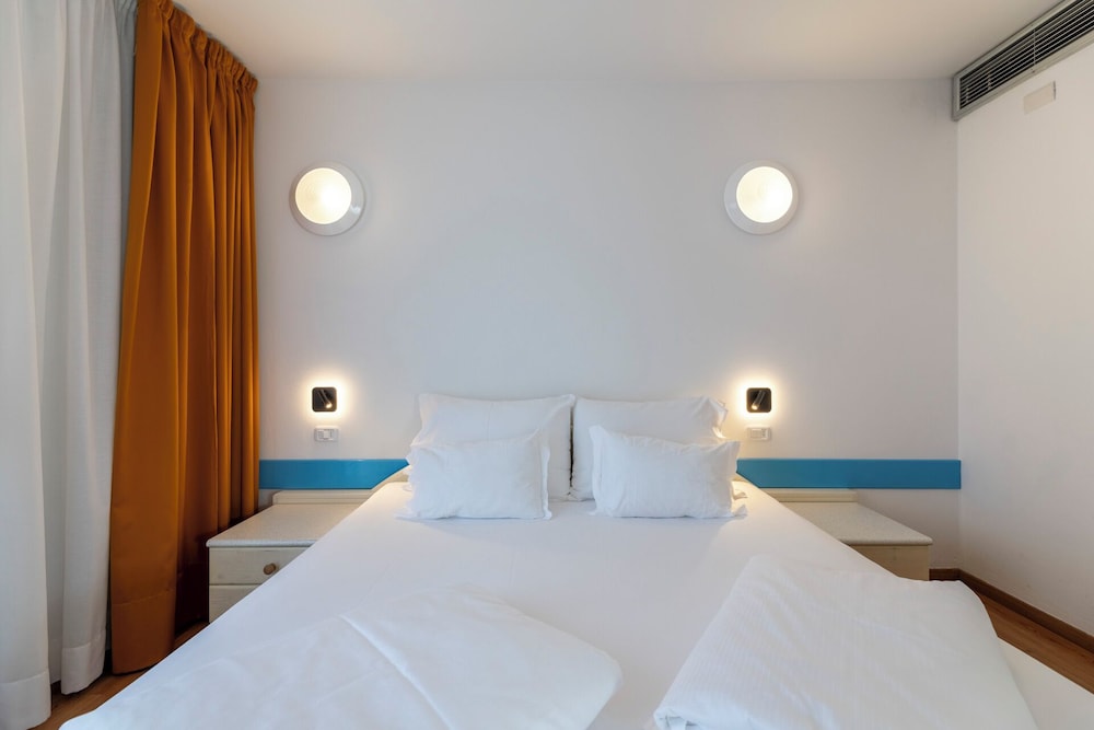 Hi Hotel 15/47