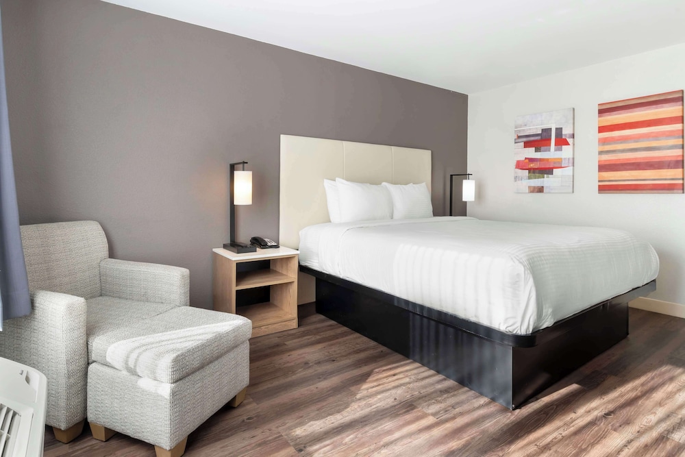 Best Western Plus Rancho Cordova Inn 19/63
