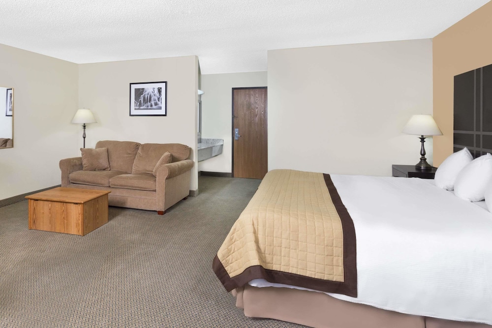 Baymont By Wyndham Green Bay 13/34