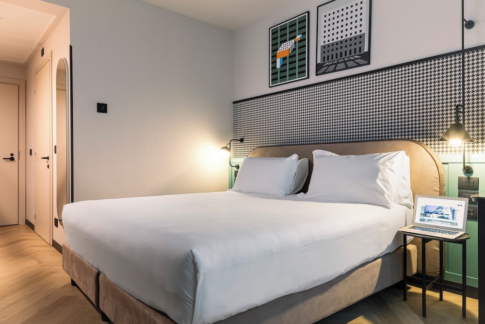 Living Place Hotel 19/105