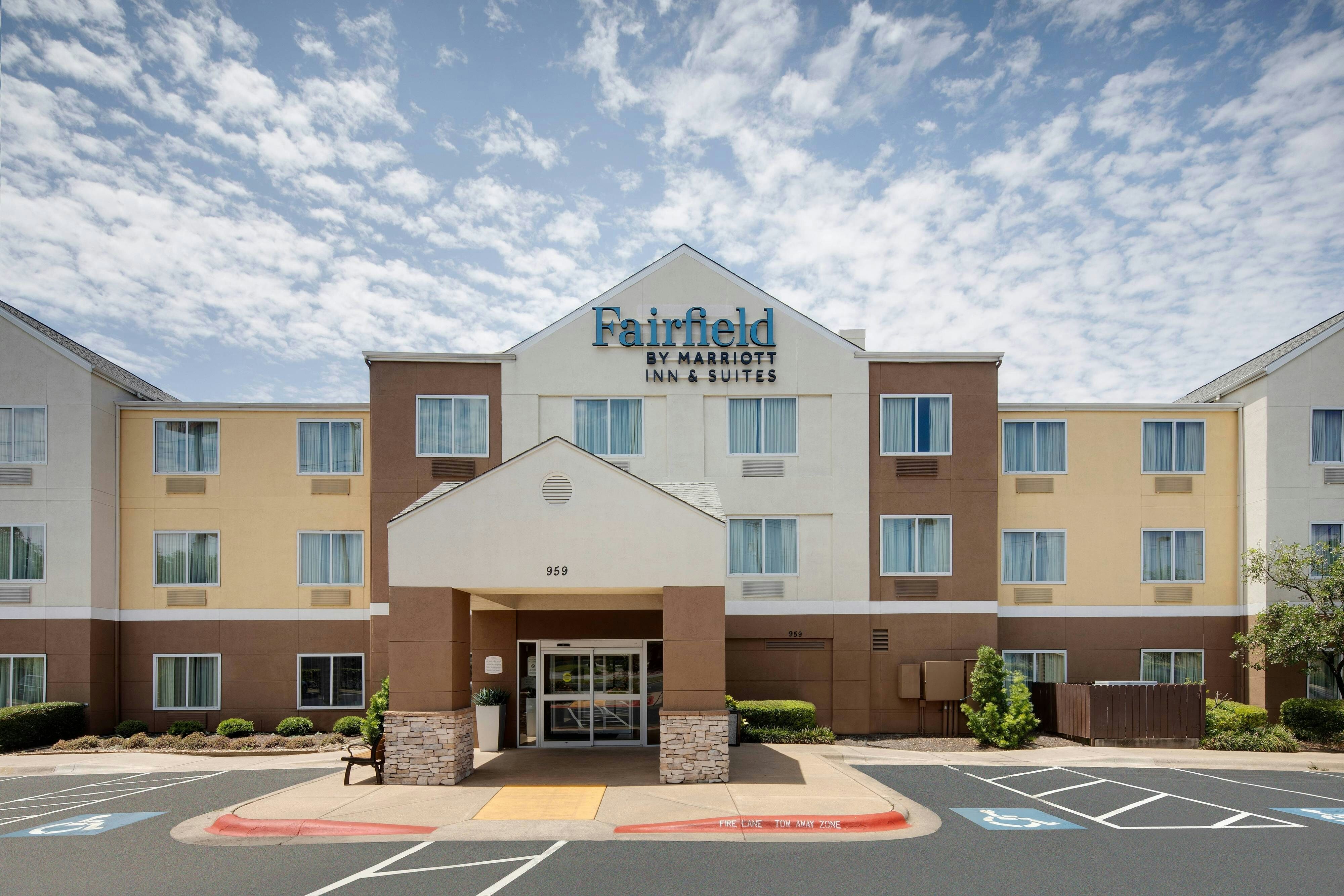 Fairfield Inn Suites By Marriott Austin University Area 2/7