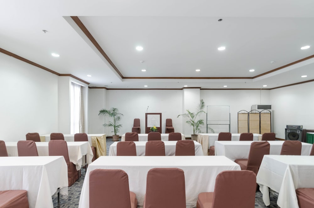 C H Hotel 37/49