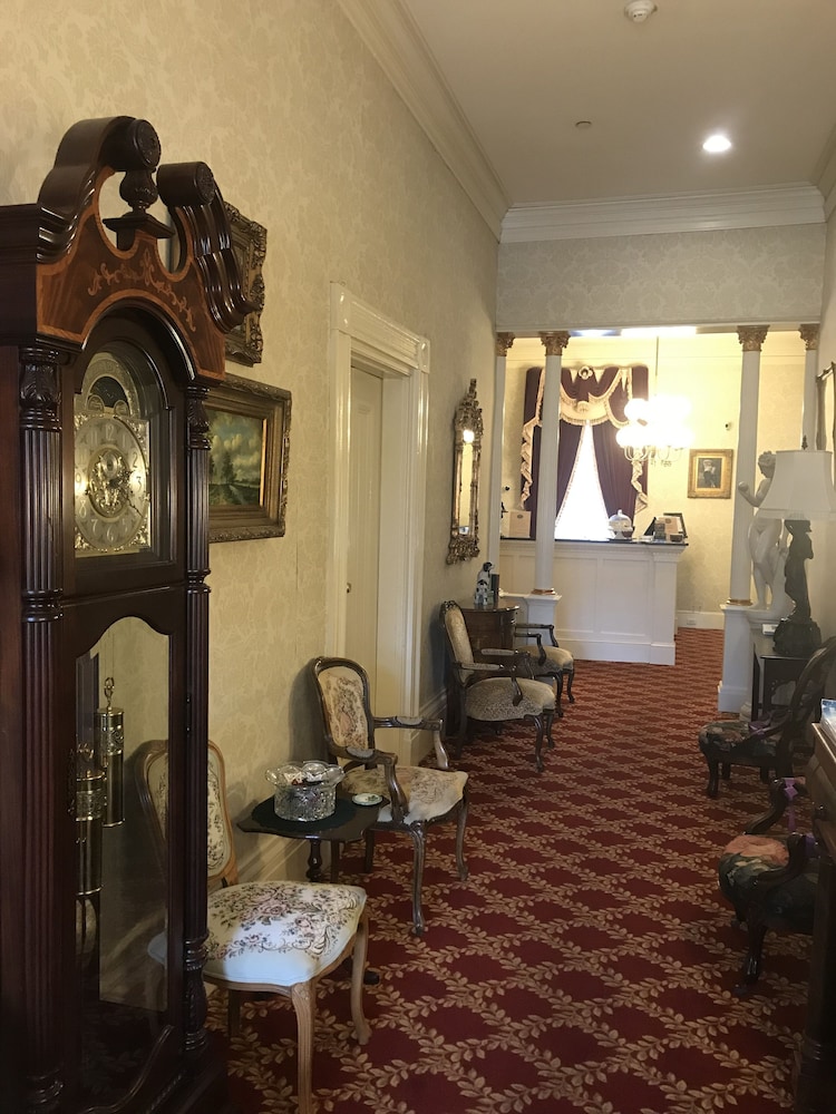 The Guest House Historic Mansion 54/73
