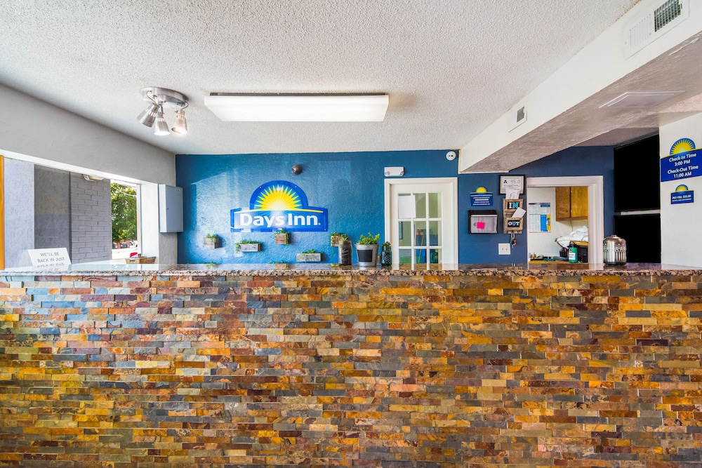 Days Inn by Wyndham Raleigh Glenwood Crabtree 11/52