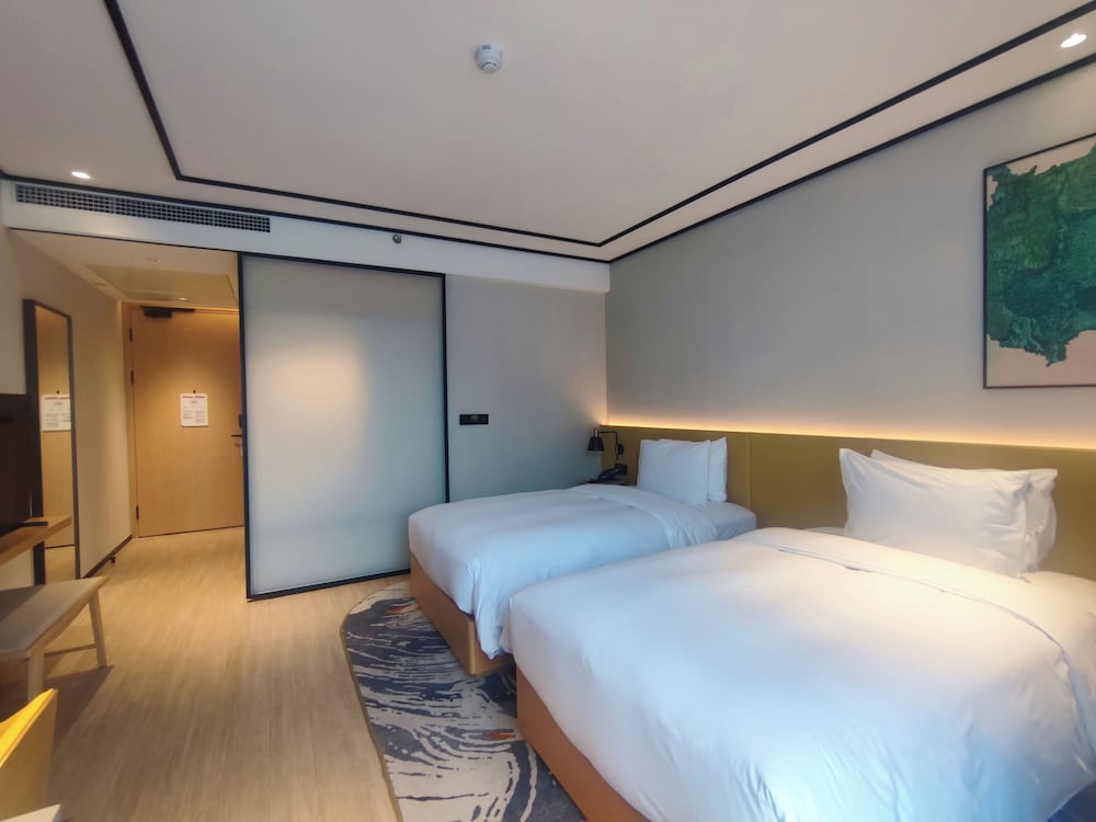 City, Twin Beds