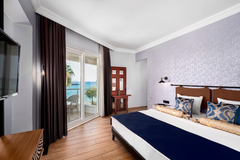 M.C.A. Marquis Hotel 15/57