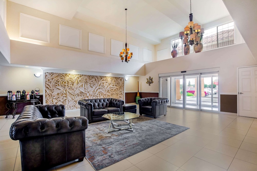 La Quinta Inn & Suites by Wyndham Fowler 41/61