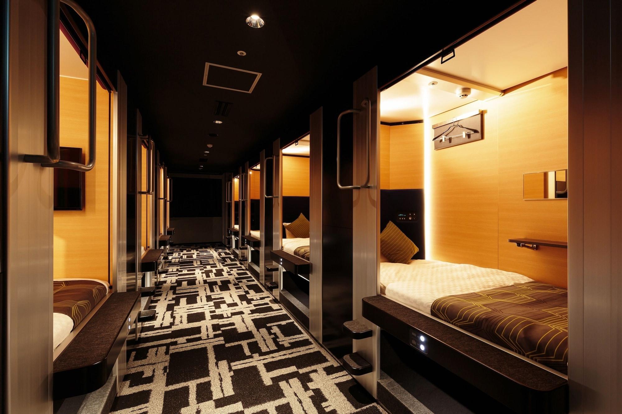Capsule, Mycube, Female Floor