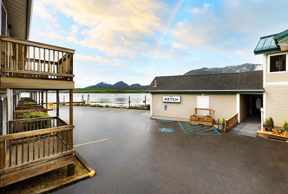 The Ketch Inn and Marina 49/65