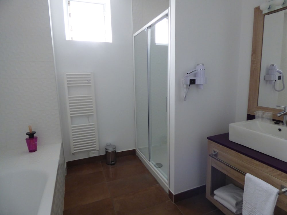 Adonis Brive Grand Hotel 31/33