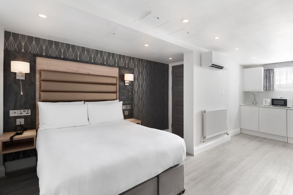 Studio, Double Bed, No Window