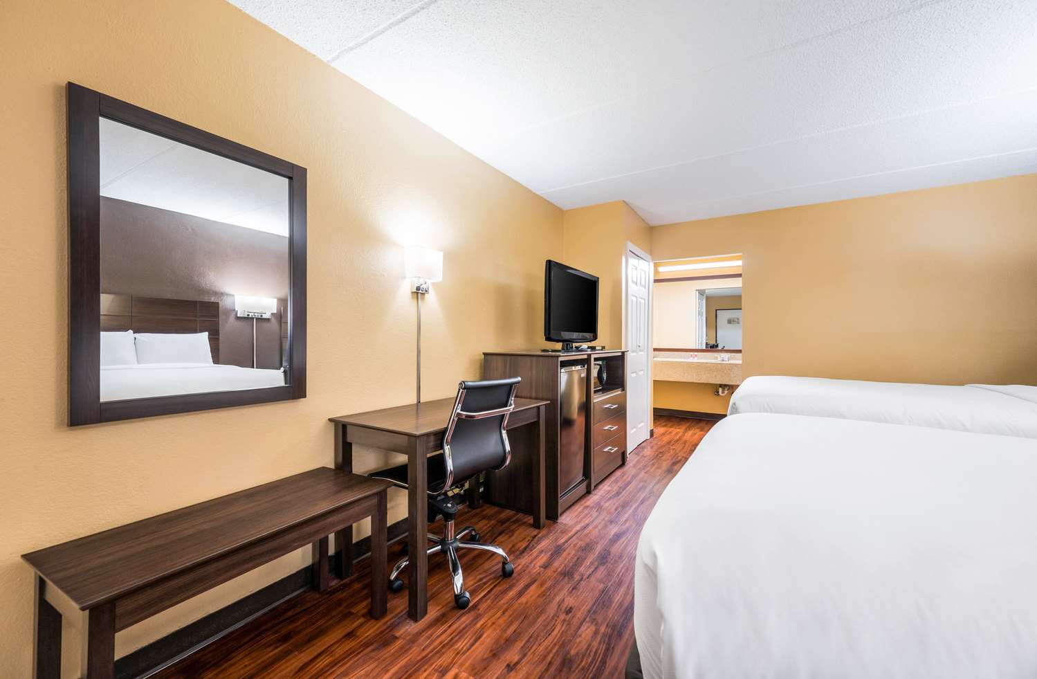 غرفة بسريرين كوين، Econo Lodge Columbus near Airport 2/4
