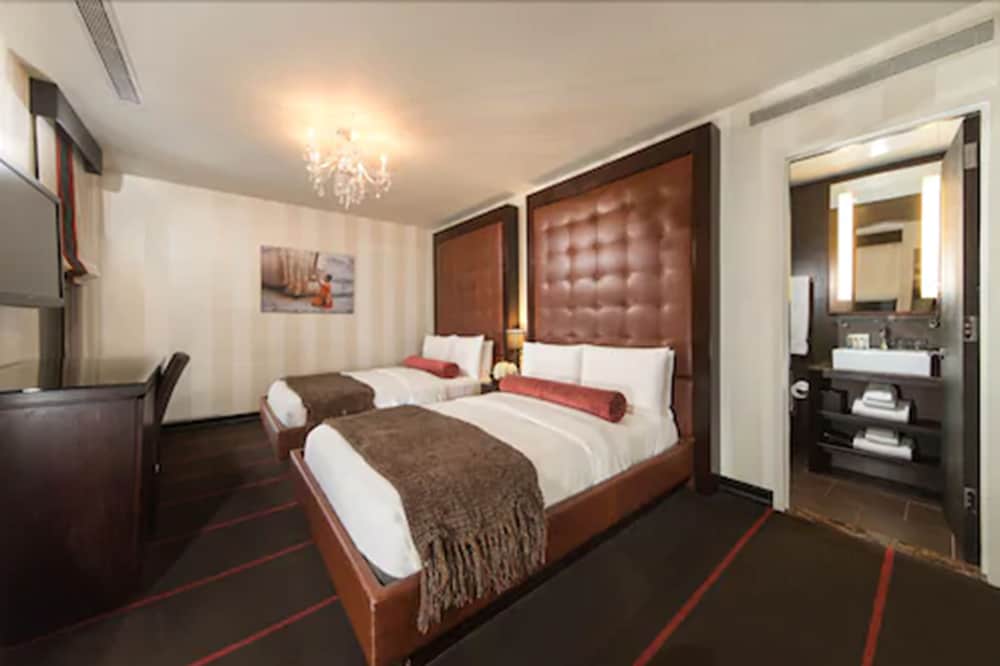 DELUXE, DOUBLE BED