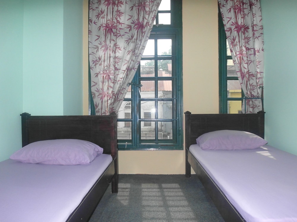 OASIS GUEST HOUSE 16/43
