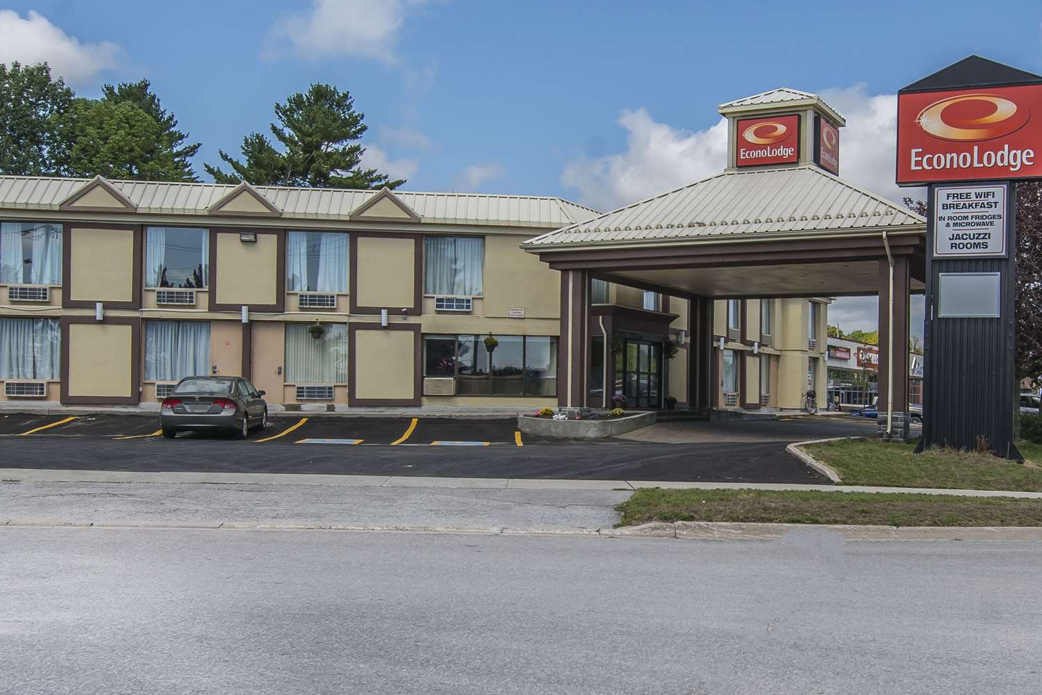 Econo Lodge Orillia 10/11