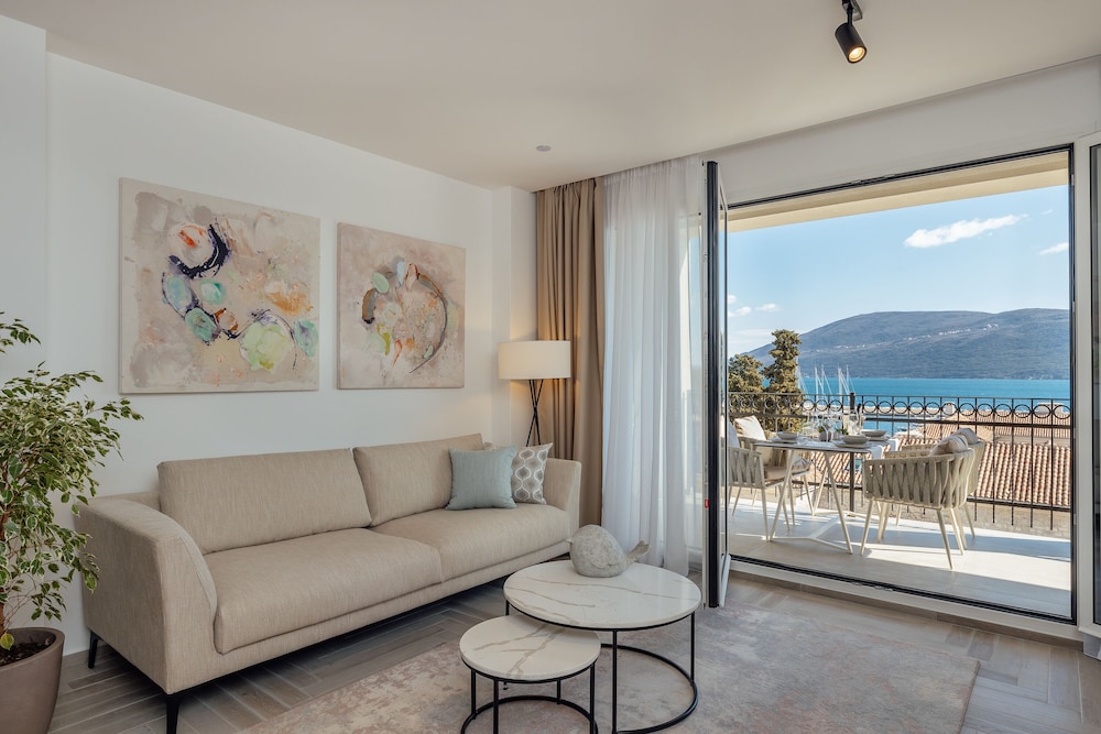 Lazure Hotel and Marina 22/50