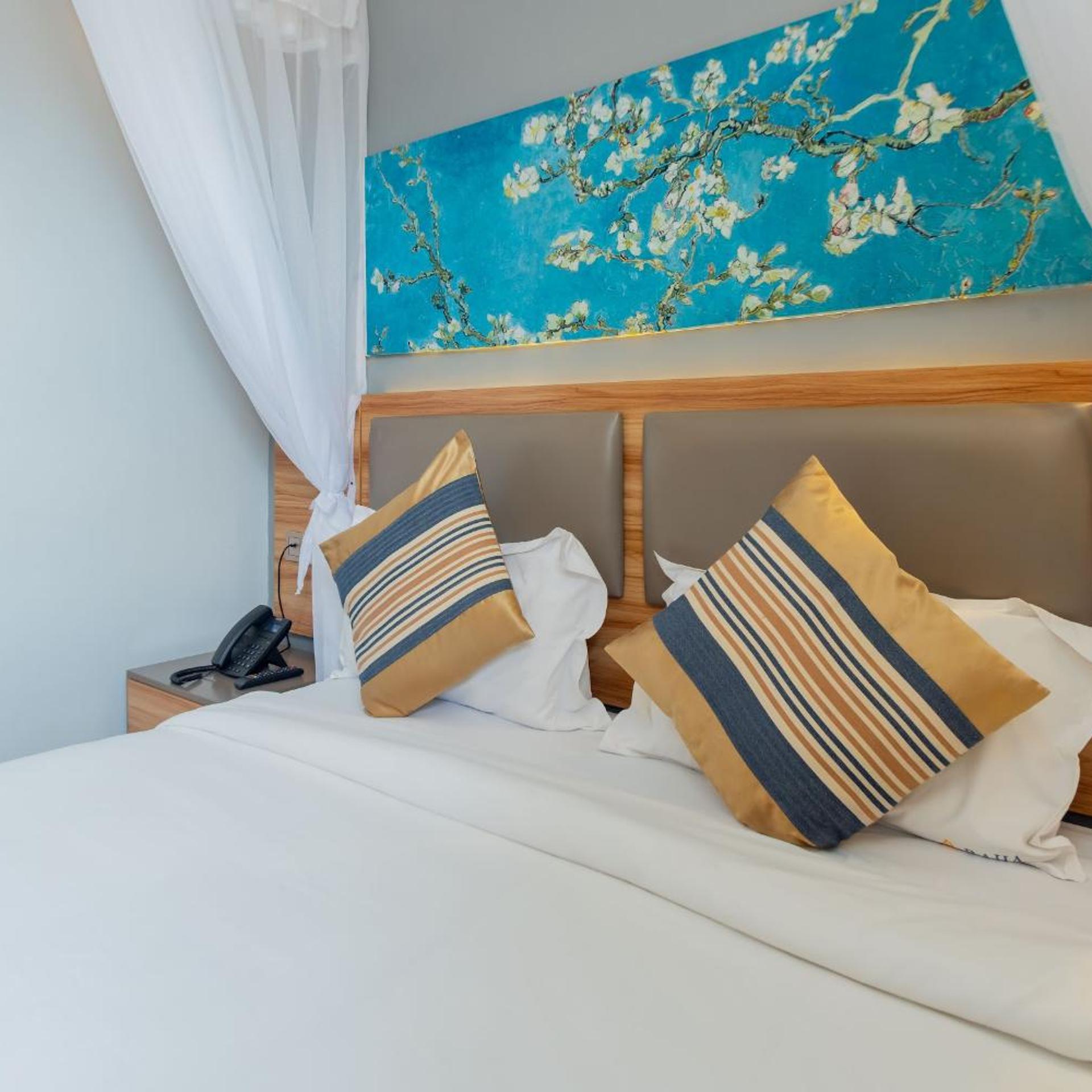 Raha Suites 16/45
