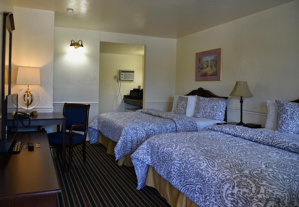 Monterey Pines Inn 36/42