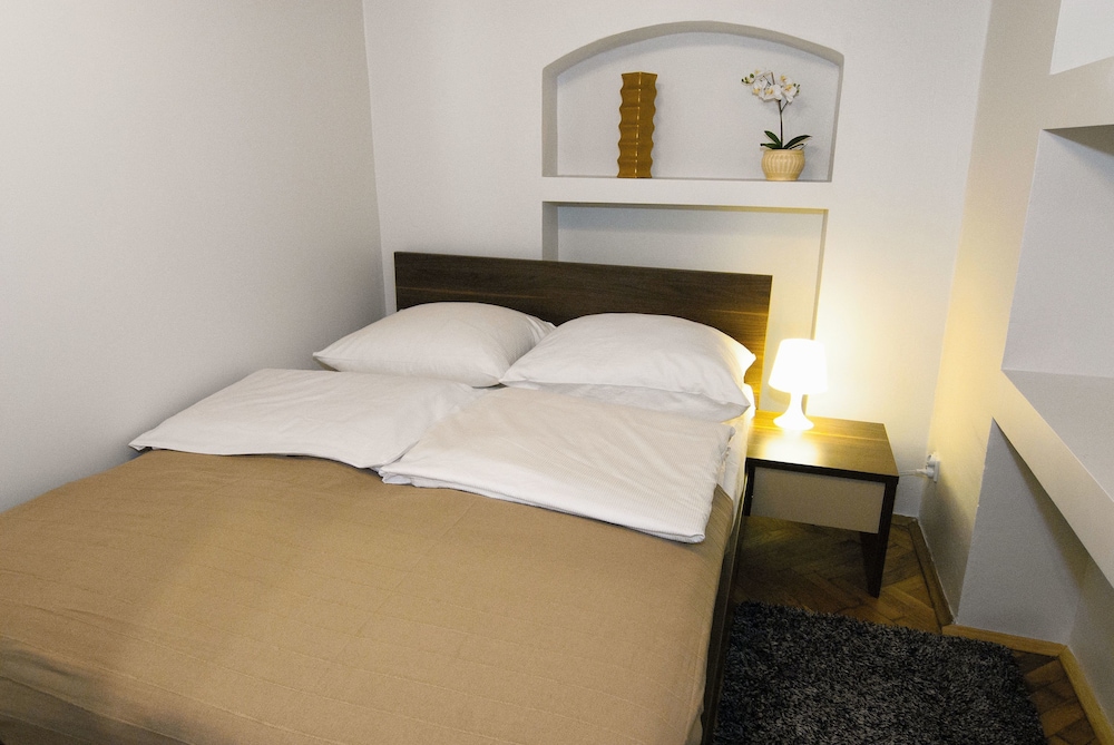 3 Bedrooms, Design, Apartment, 3 Beds, 2 Queen Beds, Sofa