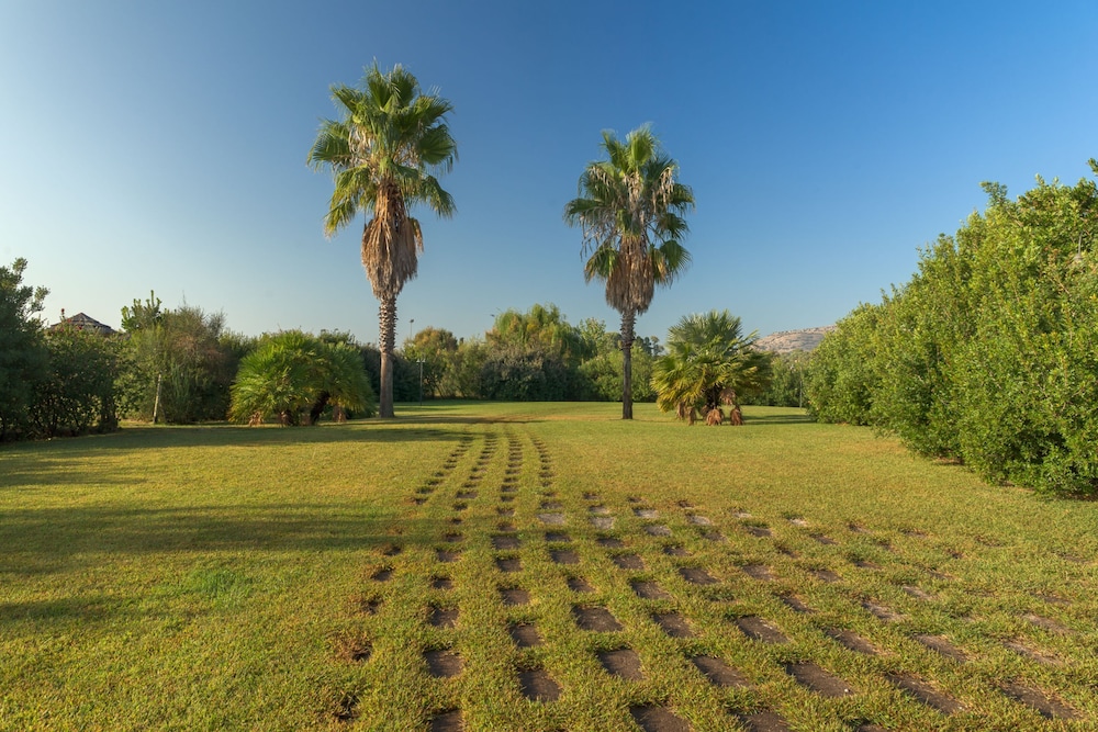 Janas Country Resort 11/16