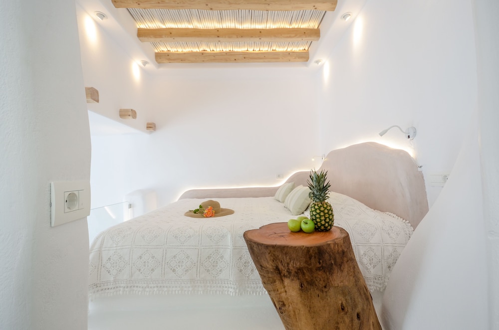 Naxos Island Escape Suites 4/71