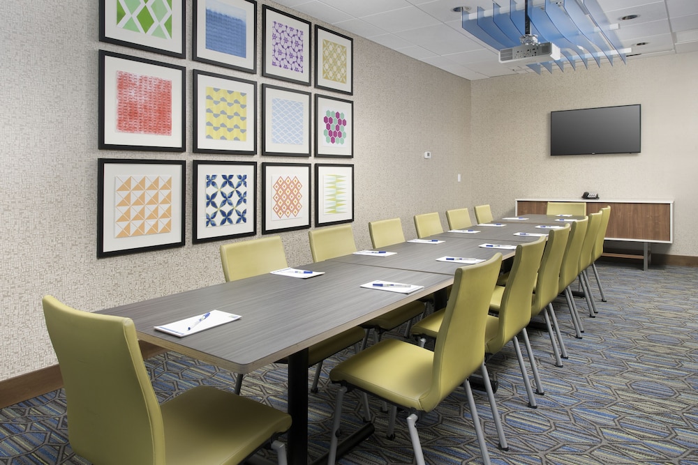 Holiday Inn Express & Suites San Antonio North - Windcrest 33/36