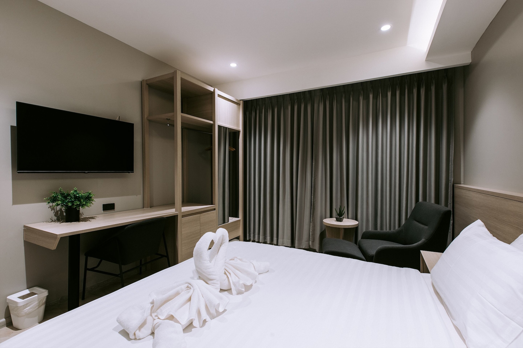 SUPERIOR, DOUBLE BED