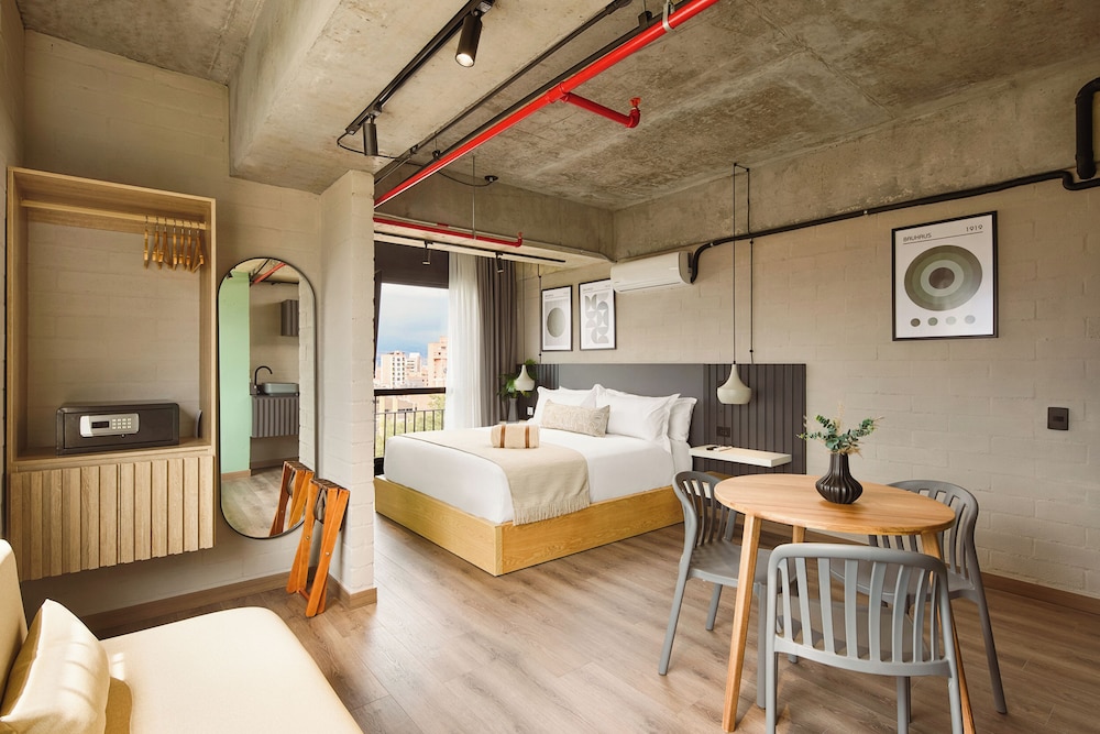 Urbit Social Lofts 21/35