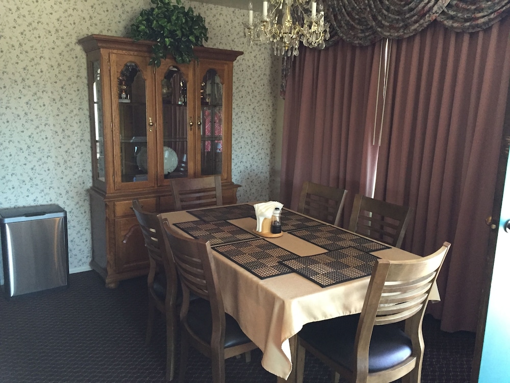 Oakridge Inn 31/53