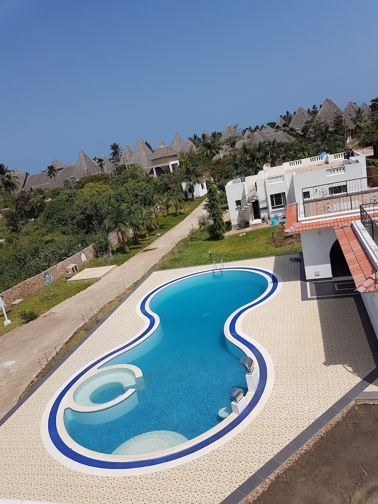 Queens Chateau Boutique Villa 38/50