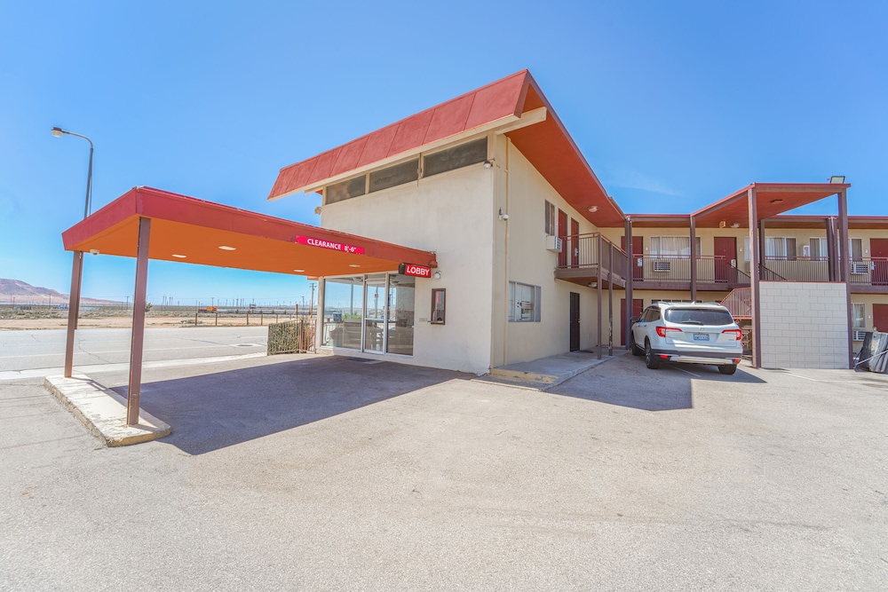 Mojave Hotel 18/24