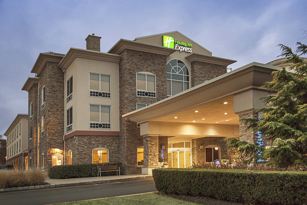 Holiday Inn Expresss And Suites Long Island East End 2/49