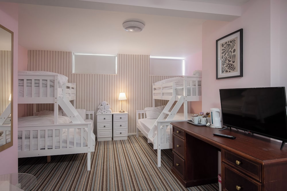 The Manhattan Hotel 23/53
