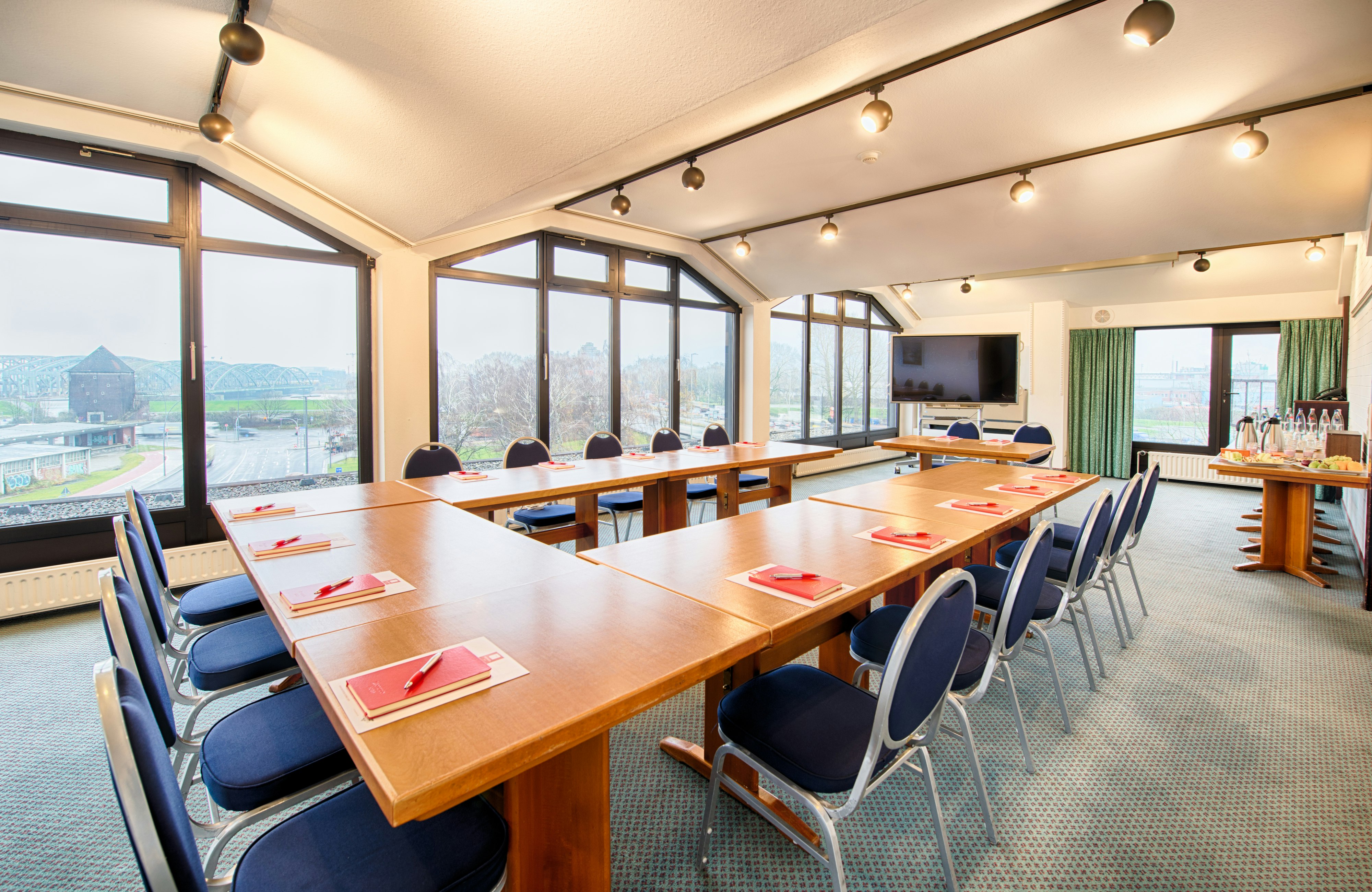 Leonardo Hotel Hamburg Elbbruken Ex Gresham Carat Hotel 25/30