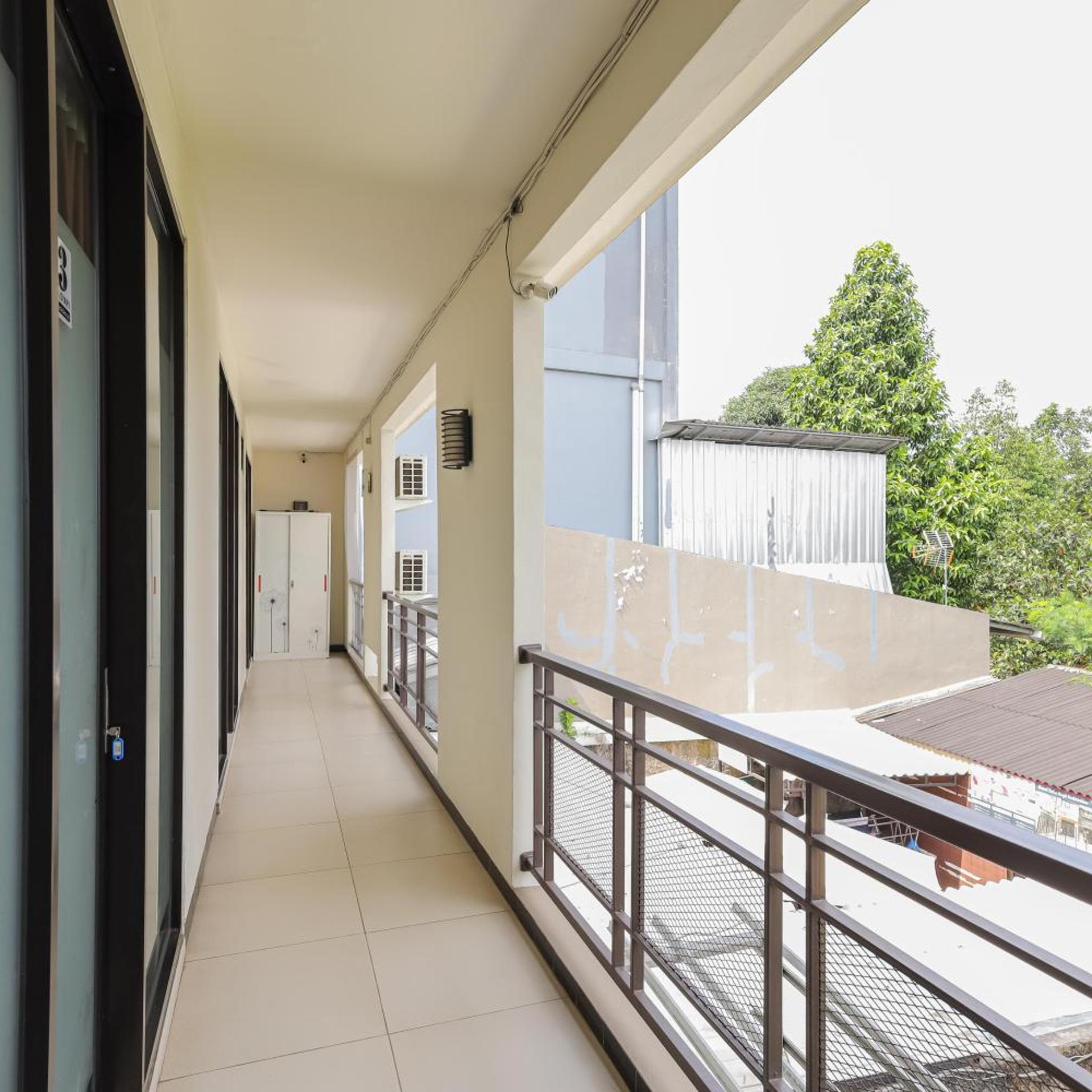RedDoorz Syariah near Green Park Jatiwarna 5/50