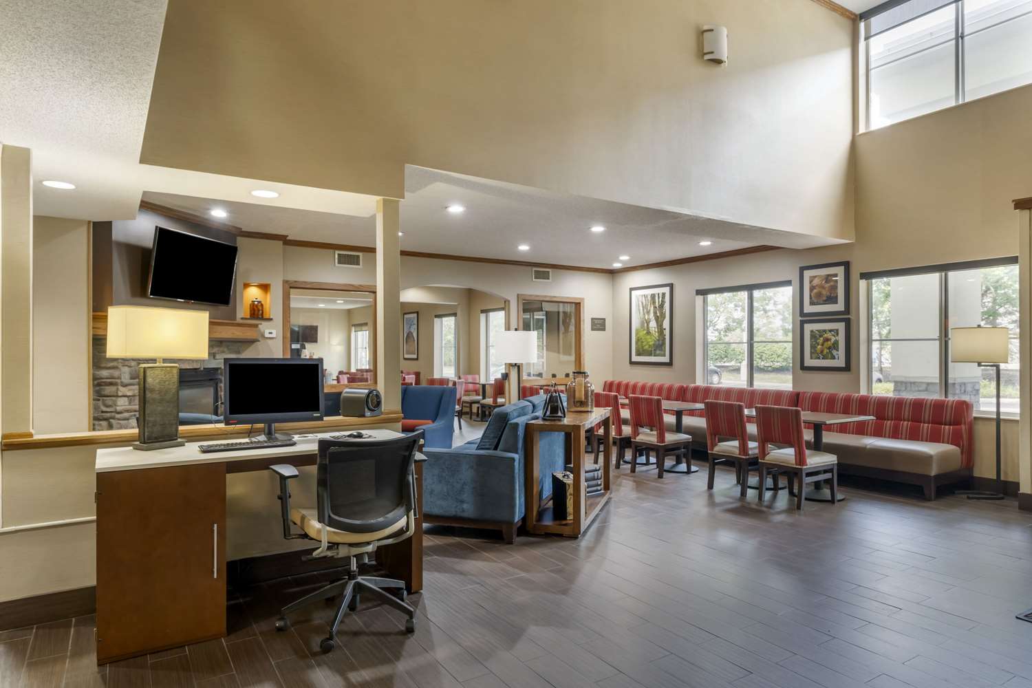 Comfort Inn North Polaris 32/38
