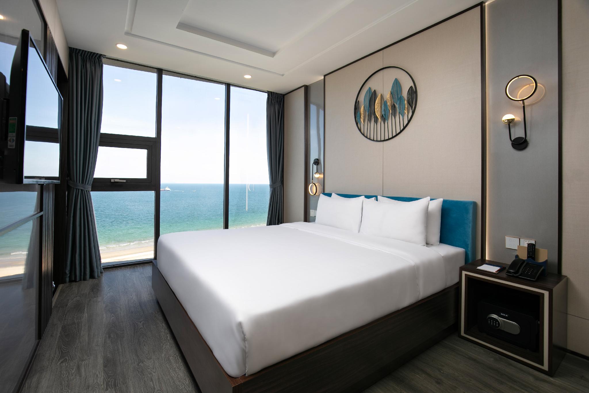 Grand, Suite, King Bed, Ocean Front